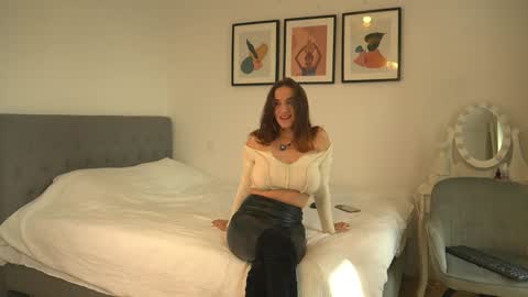 Snapshot of hell_lo chatting on 02-26-26, 08:24 Lorette Lory online show from 02-26-26, 08:24