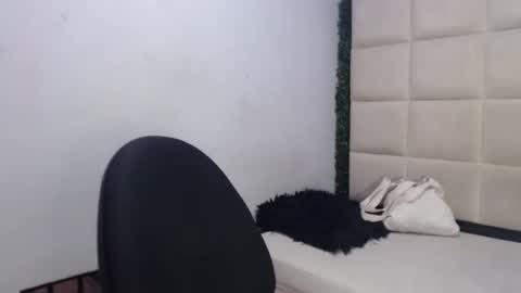 Snapshot of hellen_queensex chatting on 02-03-25, 03:06 hellen_queensex online show from 02-03-25, 03:06