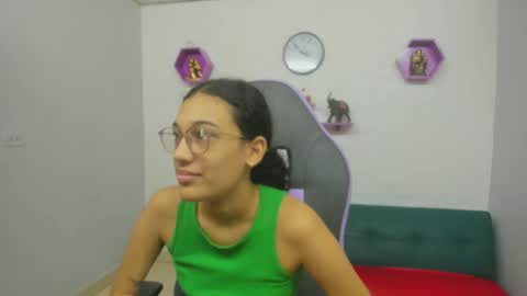 Snapshot of hellen_queensex chatting on 02-15-25, 04:12 hellen_queensex online show from 02-15-25, 04:12