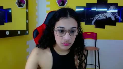 Snapshot of hellen_queensex chatting on 02-18-25, 02:38 hellen_queensex online show from 02-18-25, 02:38