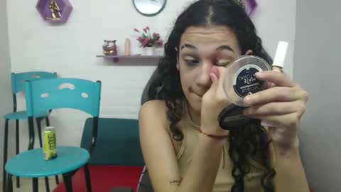 Snapshot of hellen_queensex chatting on 02-27-25, 01:59 hellen_queensex online show from 02-27-25, 01:59