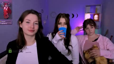 Snapshot of helli_belli chatting on 12-18-25, 08:26 Helli online show from 12-18-25, 08:26