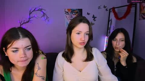 Snapshot of helli_belli chatting on 12-20-25, 08:38 Helli online show from 12-20-25, 08:38