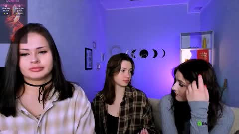 Snapshot of helli_belli chatting on 12-21-25, 08:27 Helli online show from 12-21-25, 08:27