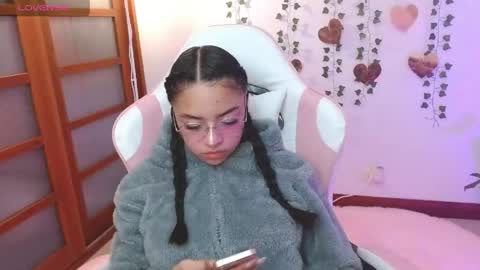 hellokitty_valery1 online show from 06-08-26, 03:29