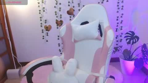 hellokitty_valery1 online show from 06-13-26, 03:37