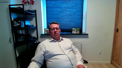 Snapshot of henrikrp1971 chatting on 06-10-26, 11:42 henrikrp1971 online show from 06-10-26, 11:42