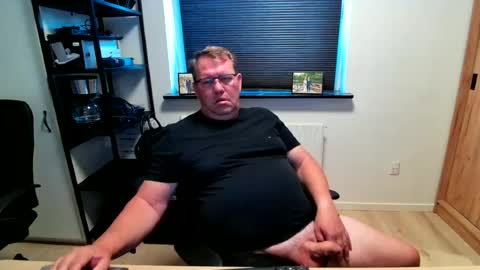 Snapshot of henrikrp1971 chatting on 06-20-26, 07:27 henrikrp1971 online show from 06-20-26, 07:27