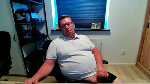 Snapshot of henrikrp1971 chatting on 06-23-26, 12:36 henrikrp1971 online show from 06-23-26, 12:36