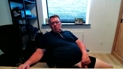 Snapshot of henrikrp1971 chatting on 06-25-26, 04:33 henrikrp1971 online show from 06-25-26, 04:33