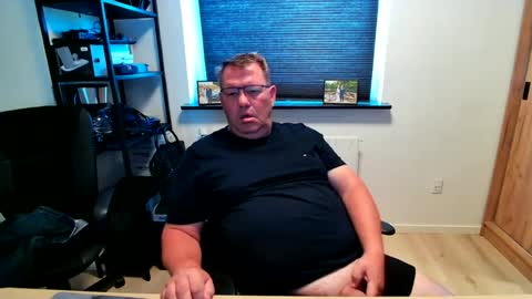 Snapshot of henrikrp1971 chatting on 06-26-26, 08:30 henrikrp1971 online show from 06-26-26, 08:30