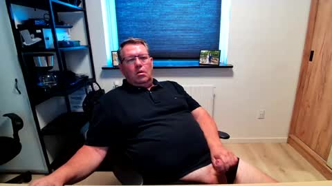 Snapshot of henrikrp1971 chatting on 07-09-26, 09:13 henrikrp1971 online show from 07-09-26, 09:13