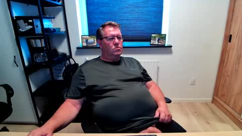 Snapshot of henrikrp1971 chatting on 07-23-26, 12:25 henrikrp1971 online show from 07-23-26, 12:25