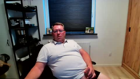 Snapshot of henrikrp1971 chatting on 08-08-26, 06:54 henrikrp1971 online show from 08-08-26, 06:54