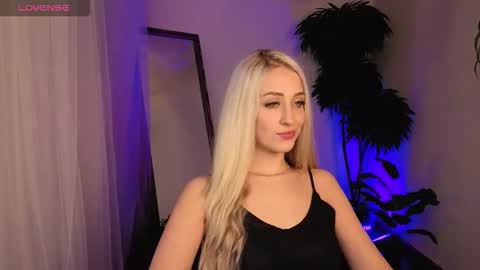 Elise online show from 03-18-26, 02:15