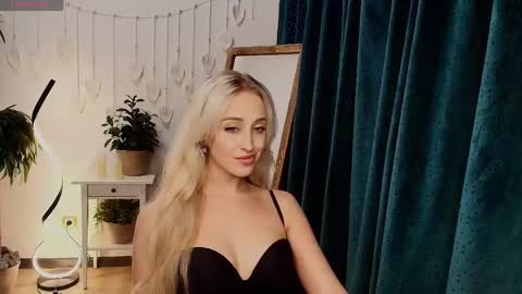Snapshot of here_wego_again_ chatting on 05-14-26, 02:29 Elise online show from 05-14-26, 02:29