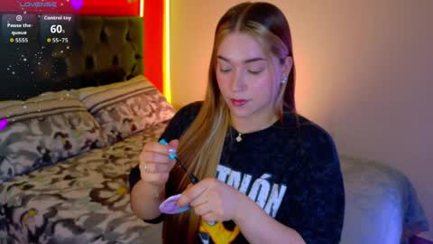 Snapshot of hermione_blonde chatting on 03-27-26, 11:32 hermione_blonde online show from 03-27-26, 11:32