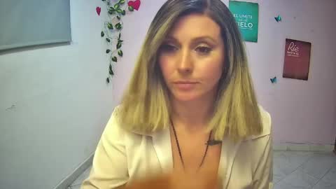 Hestesiaxx online show from 04-07-26, 01:39