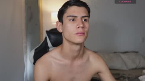 Snapshot of hey_cesard chatting on 04-18-26, 03:27 hey_cesard online show from 04-18-26, 03:27
