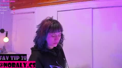 Snapshot of hey_noraly chatting on 06-16-26, 04:04 Noraly online show from 06-16-26, 04:04