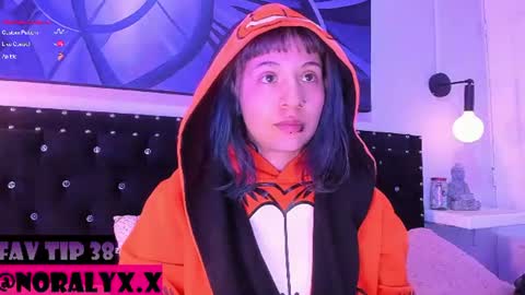 Snapshot of hey_noraly chatting on 07-10-26, 04:39 Noraly online show from 07-10-26, 04:39