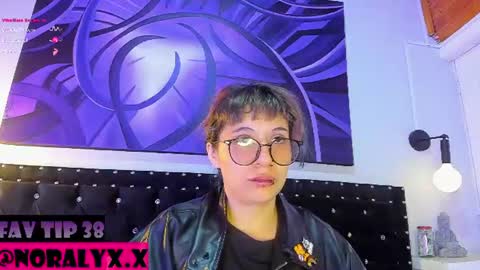 Snapshot of hey_noraly chatting on 07-14-26, 04:17 Noraly online show from 07-14-26, 04:17