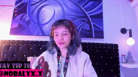 Snapshot of hey_noraly chatting on 07-17-26, 04:19 Noraly online show from 07-17-26, 04:19