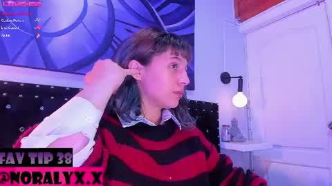 Snapshot of hey_noraly chatting on 07-18-26, 05:00 Noraly online show from 07-18-26, 05:00