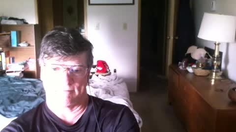 Snapshot of hg99too chatting on 06-12-26, 01:43 hg99too online show from 06-12-26, 01:43