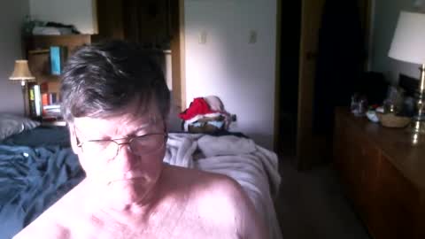 Snapshot of hg99too chatting on 06-16-26, 01:14 hg99too online show from 06-16-26, 01:14