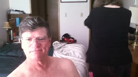 Snapshot of hg99too chatting on 06-18-26, 02:32 hg99too online show from 06-18-26, 02:32