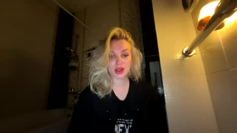Snapshot of hi_i_am_ana chatting on 07-14-26, 03:40 Ana online show from 07-14-26, 03:40
