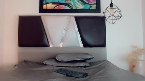 Hilary Avilan online show from 11-30-25, 07:07