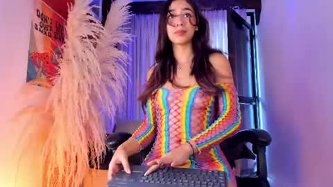 H I L E Y   online show from 06-26-26, 02:54