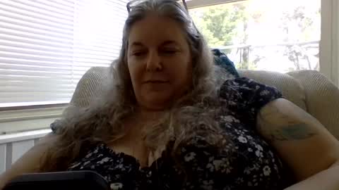 hippysnewhere online show from 06-26-26, 03:05