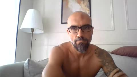 Snapshot of hocus44 chatting on 07-16-26, 08:20 Arthur online show from 07-16-26, 08:20