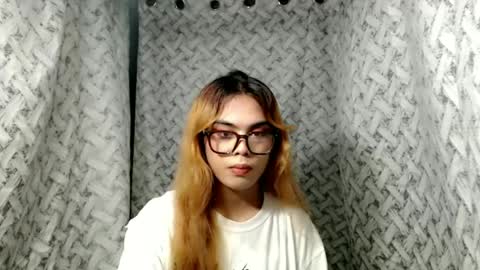 Snapshot of hoelyaurora chatting on 06-22-26, 06:05 Aurora3 online show from 06-22-26, 06:05