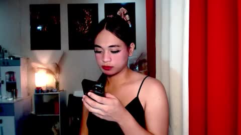 Snapshot of hoelymarie chatting on 06-03-26, 12:57 hoelymarie online show from 06-03-26, 12:57