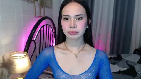 hoelymolly online show from 05-27-26, 01:57
