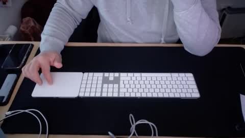 Snapshot of hohegger chatting on 10-06-25, 09:29 hohegger online show from 10-06-25, 09:29