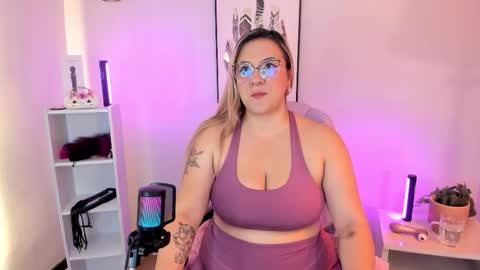 Hollie online show from 03-12-26, 12:22