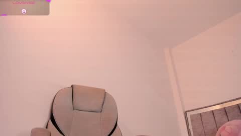 holly_16 online show from 06-05-26, 11:32