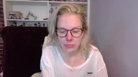 holly_bourbon online show from 02-27-26, 07:47