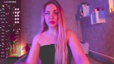 holly_molly8 online show from 01-10-25, 06:06