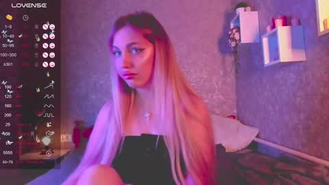 holly_molly8 online show from 01-12-25, 03:46