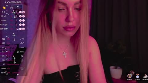 holly_molly8 online show from 01-28-25, 07:00