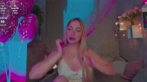 holly_molly8 online show from 02-18-26, 08:27