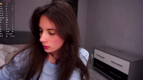 Snapshot of hollymonica chatting on 06-18-26, 11:36 Delly online show from 06-18-26, 11:36