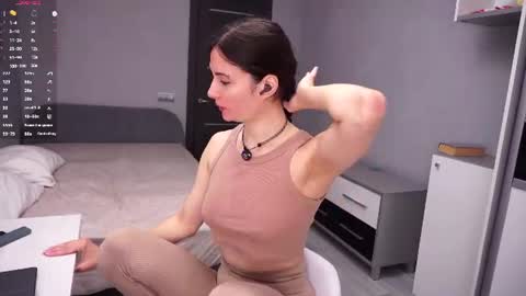 Snapshot of hollymonica chatting on 06-29-26, 05:57 Delly online show from 06-29-26, 05:57