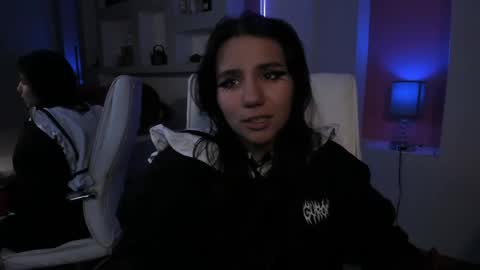 hollypeach_ online show from 04-02-26, 01:09